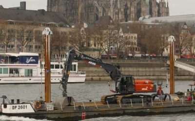 ATLAS Bagger macht den Rhein sicherer